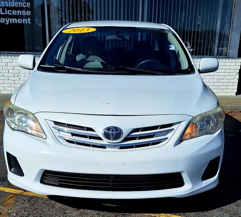 2013 Toyota Corolla LE's photo