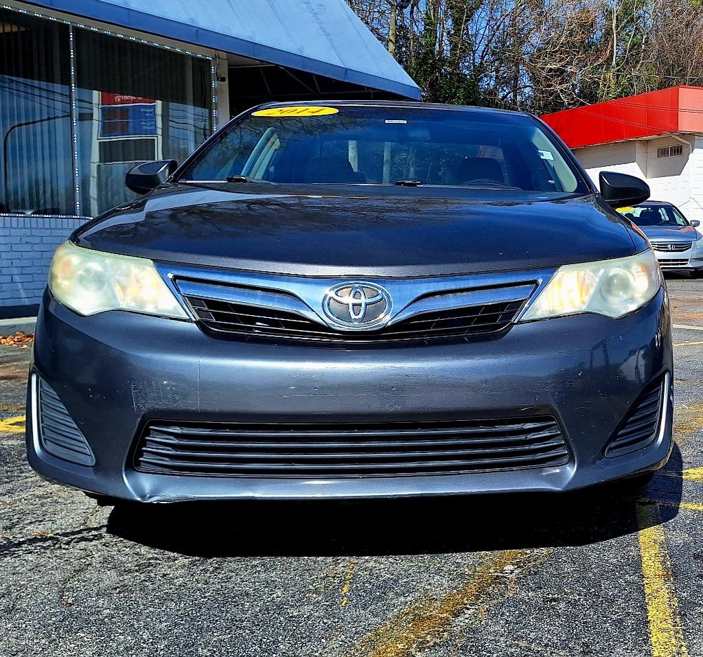 2014 Toyota Camry LE's photo