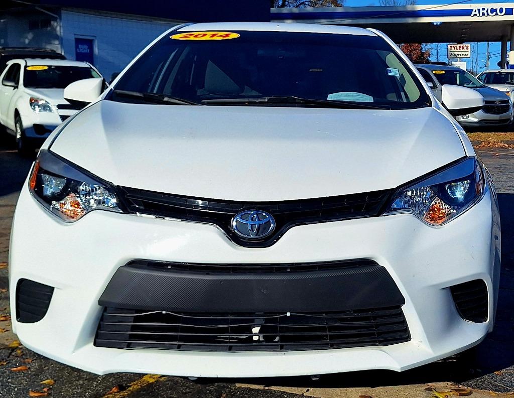 2014 Toyota Corolla LE's photo